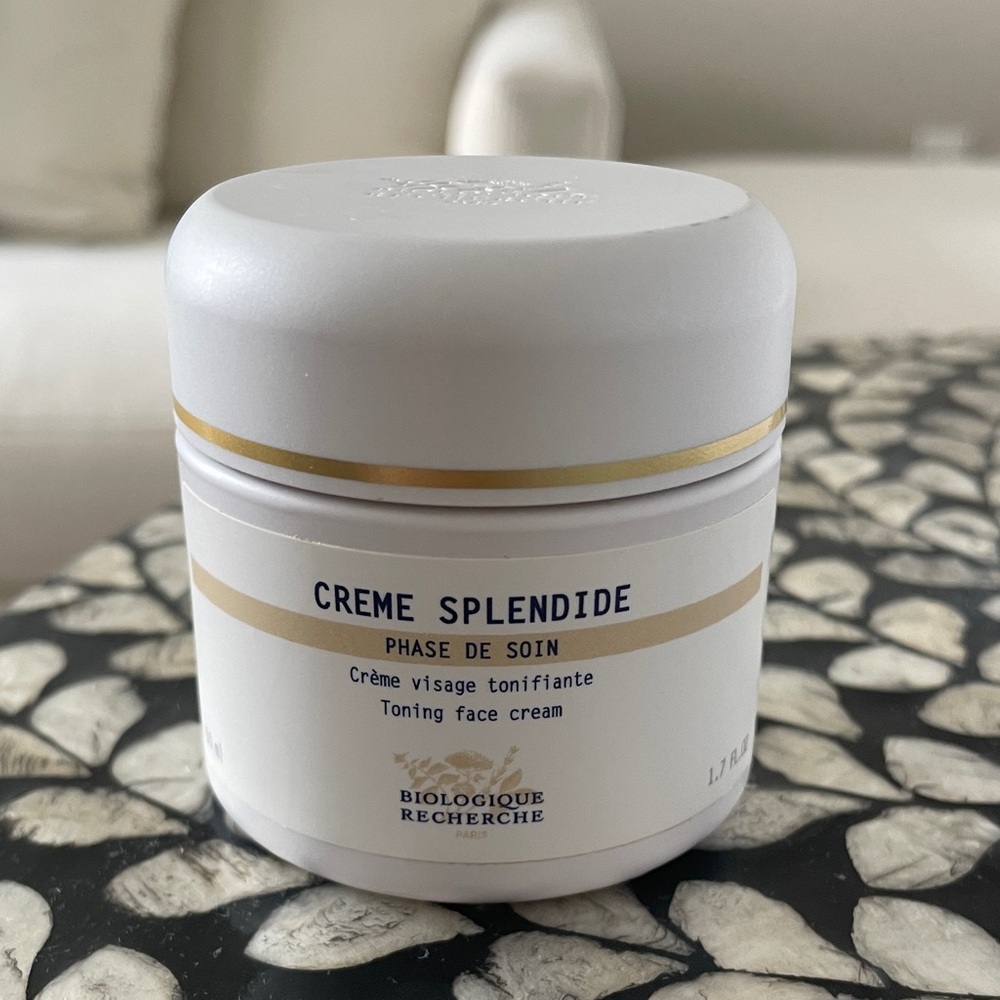 Biologique Recherche Creme Splendide Moisturizer - White and Gold

Slightly used